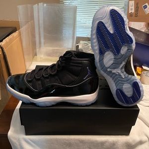 Jordan 11 “space jam” size 10.5